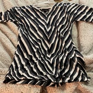 Dana Buchman medium mid sleeve shirt